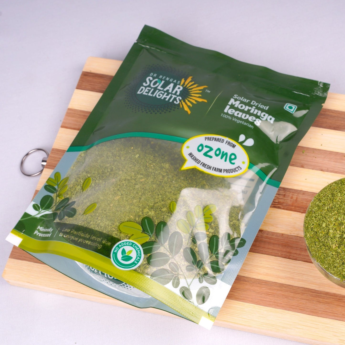 Serving suggestion with dried leaves added to smoothies or soups