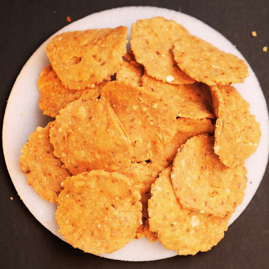 Golden crunchy nippattu with roasted peanuts and sesame seeds fried in cold pressed chekku oil – Dr. Renga's Solar Delights