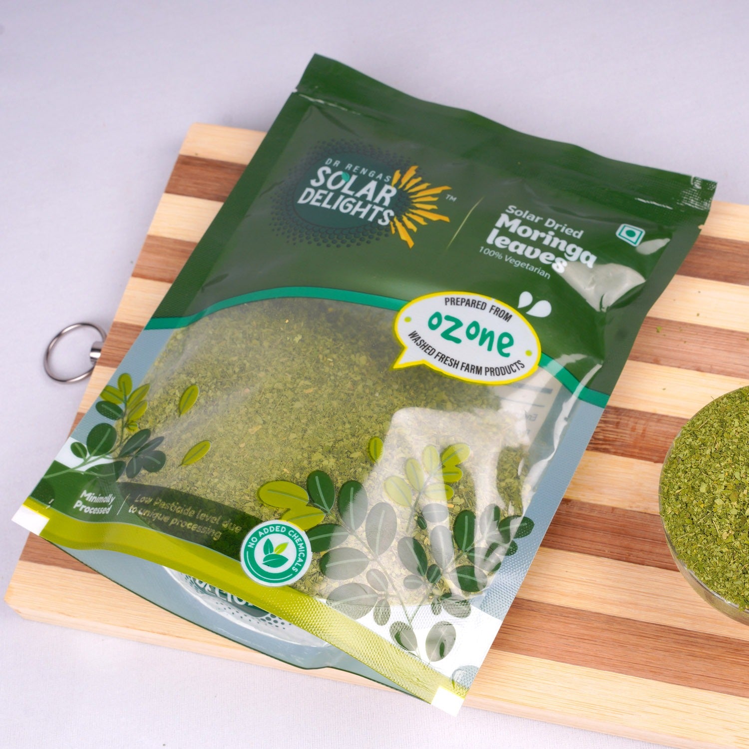 Serving suggestion with dried leaves added to smoothies or soups