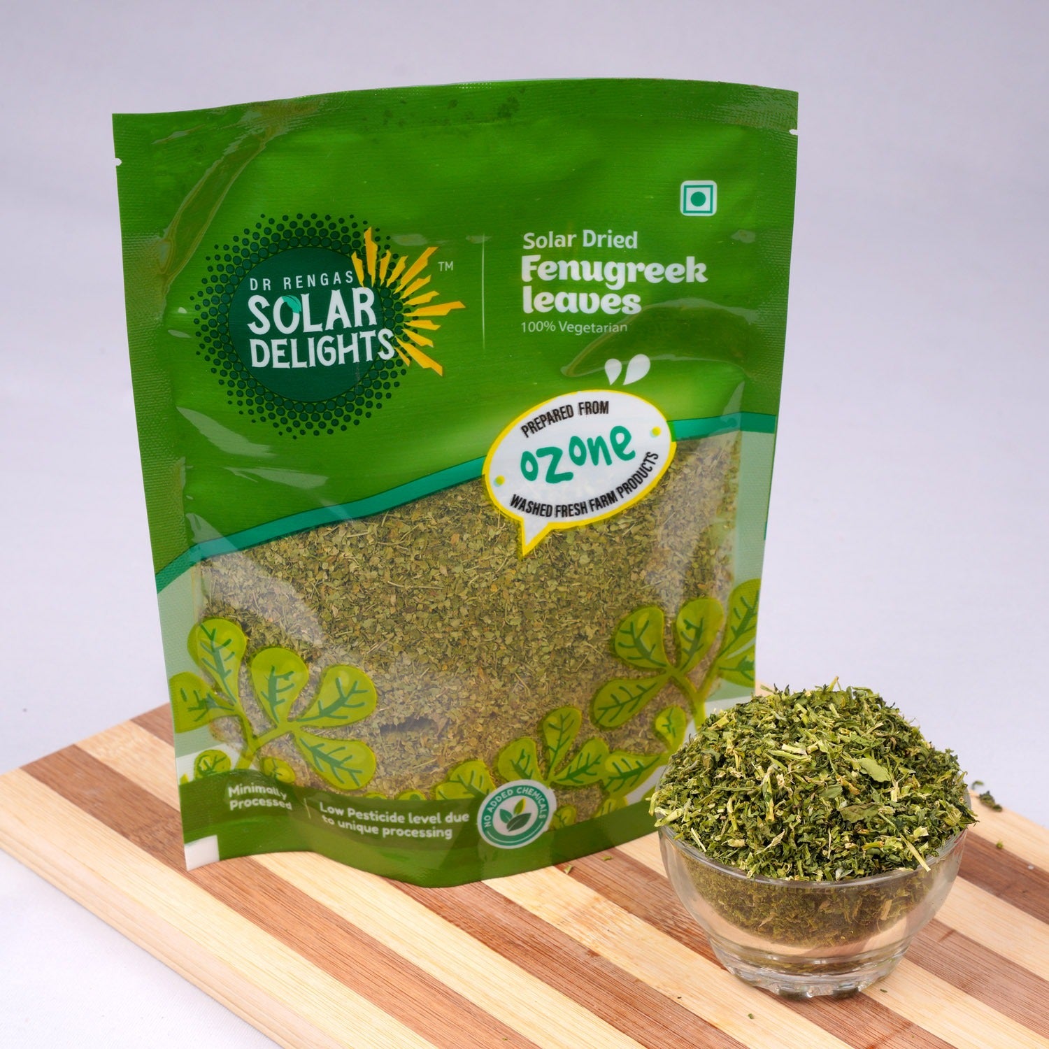 Dried fenugreek leaves – premium kasuri methi flakes for seasoning, garnishing, and traditional recipes.