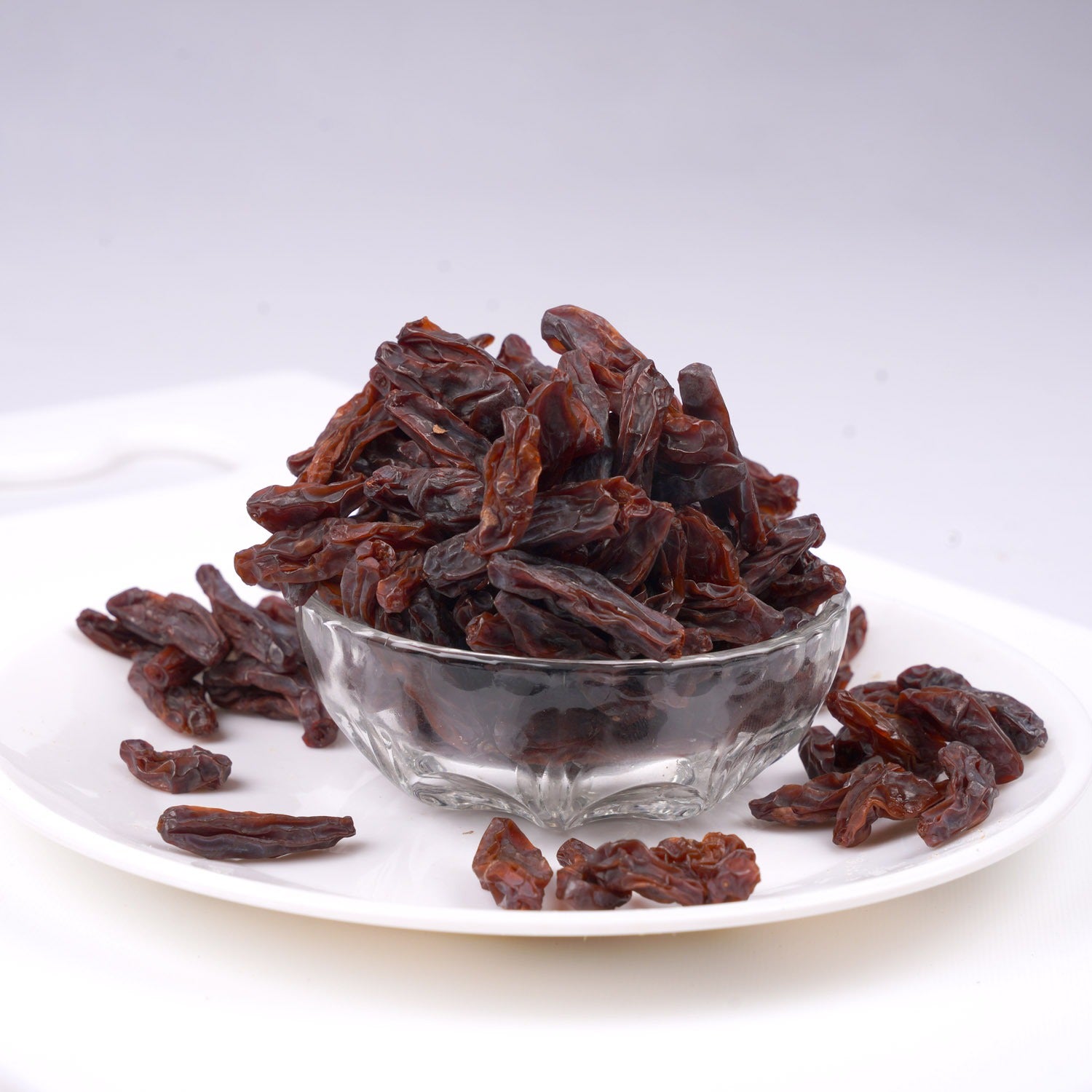 Long raisins – premium solar dried fruits made from natural dried grapes rich in taste and energy.