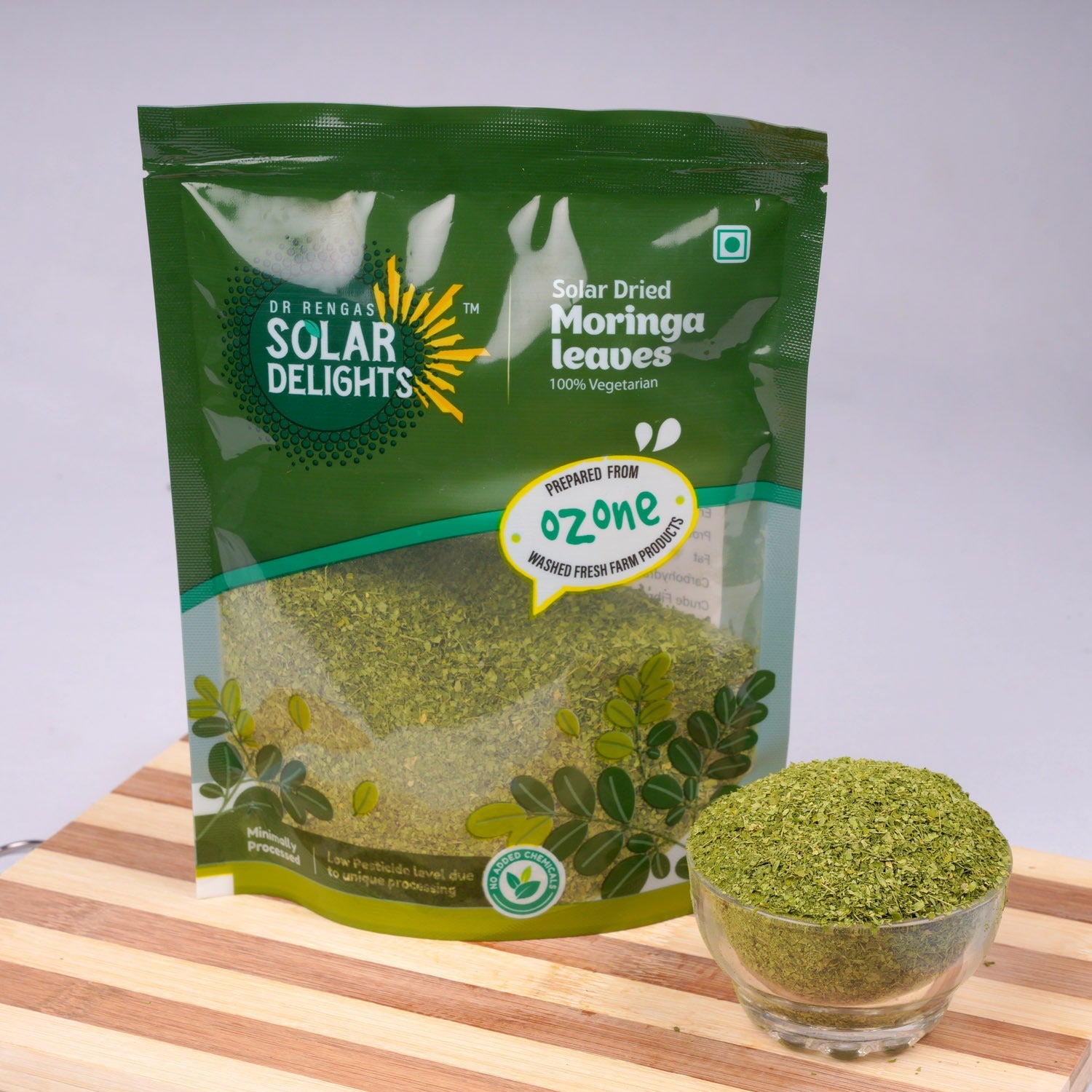 Organic moringa powder – natural dried moringa leaves powdered for smoothies, teas, and healthy recipes.