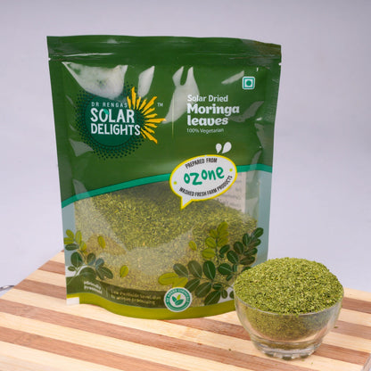 Organic moringa powder – natural dried moringa leaves powdered for smoothies, teas, and healthy recipes.