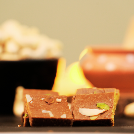 Healthy kaju katli texture showing no white sugar and zero palm oil ingredients